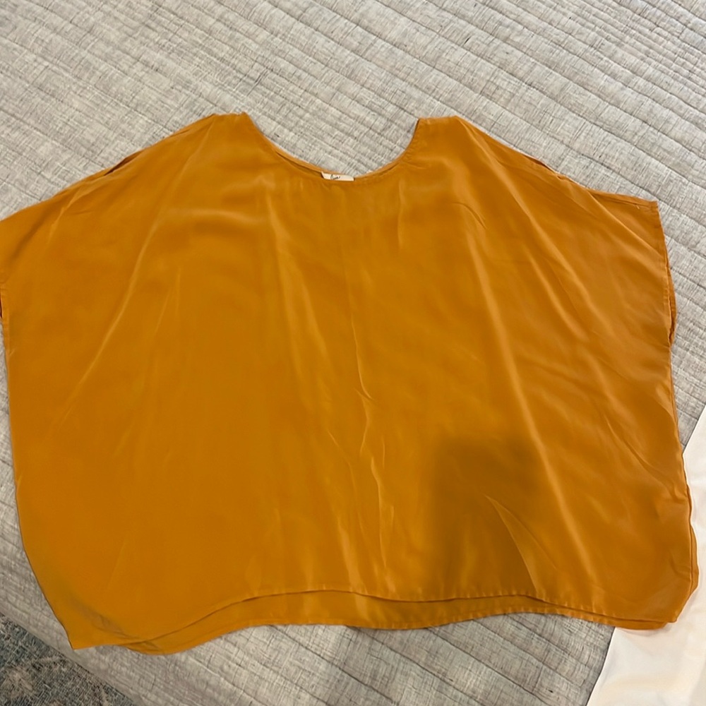 Flowy top with split shoulders